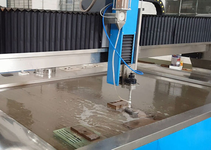 38KW Listrik Water Jet Cutting Machine CNC Water Steel Cutter 3.7L Min Flowrate